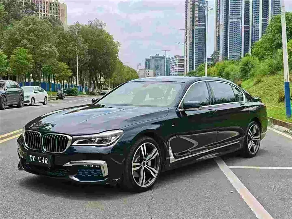 BMW 7 Series 2017 — Фото 1/9