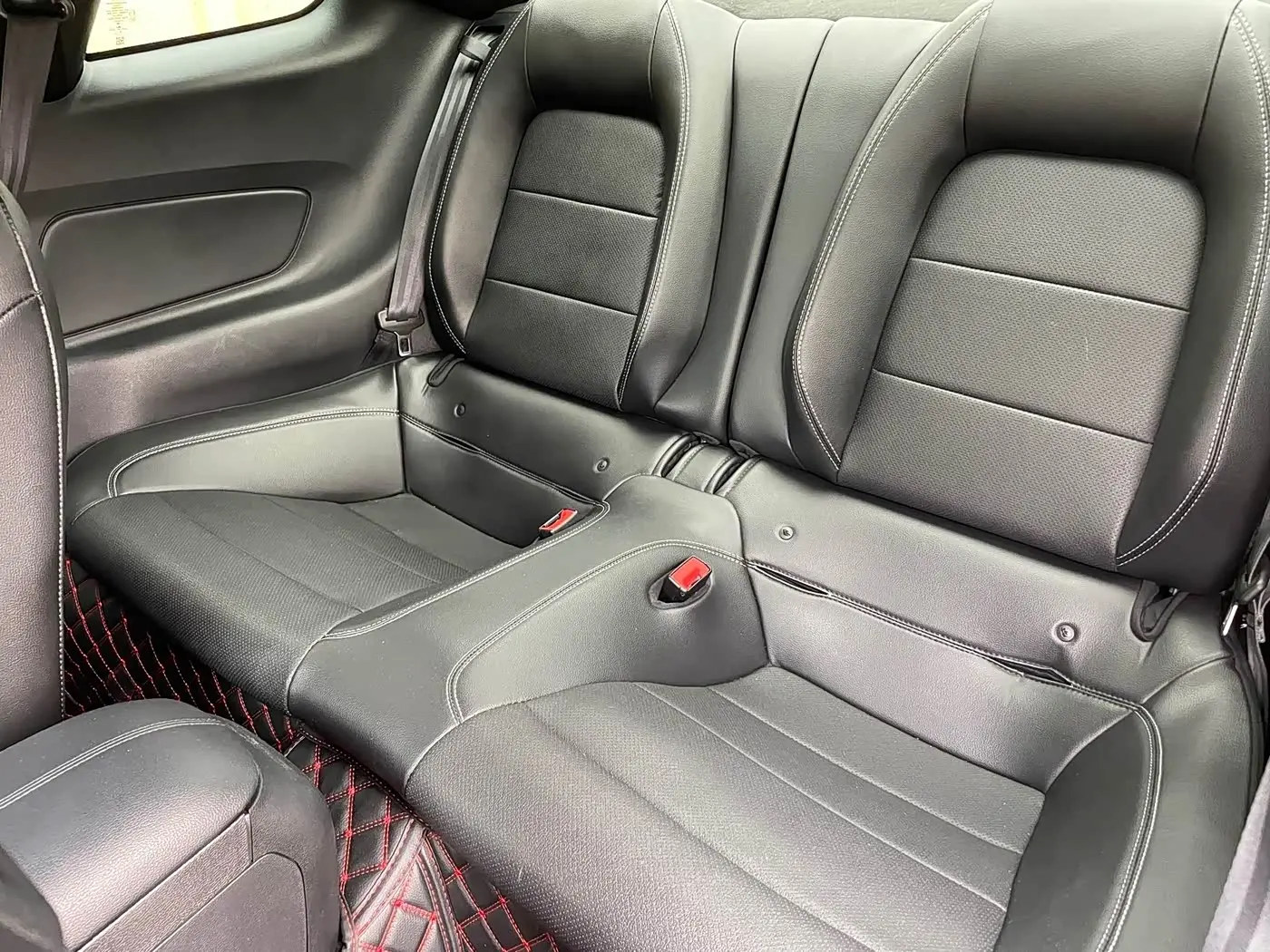 Ford Mustang 2021 — Photo 12/17