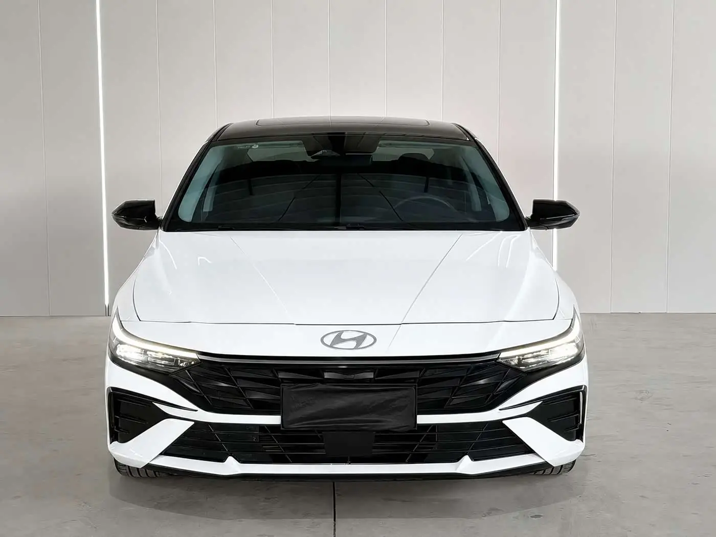 Hyundai Elantra 2023 — Photo 2/20
