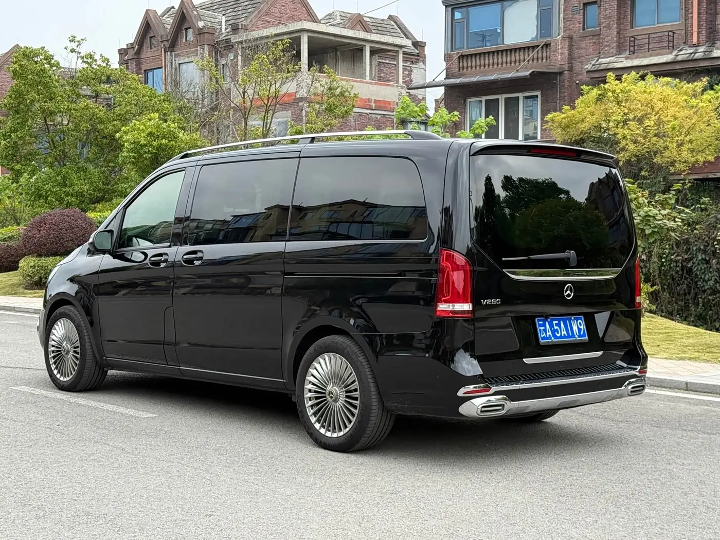 Mercedes-Benz V-Class 2022 — Photo 17/20