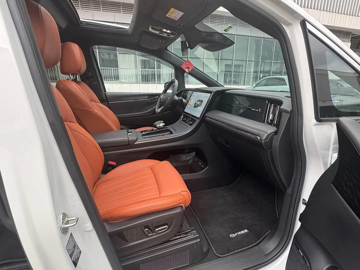 GAC Trumpchi Trumpchi E9 2024 — Şəkil 16/20
