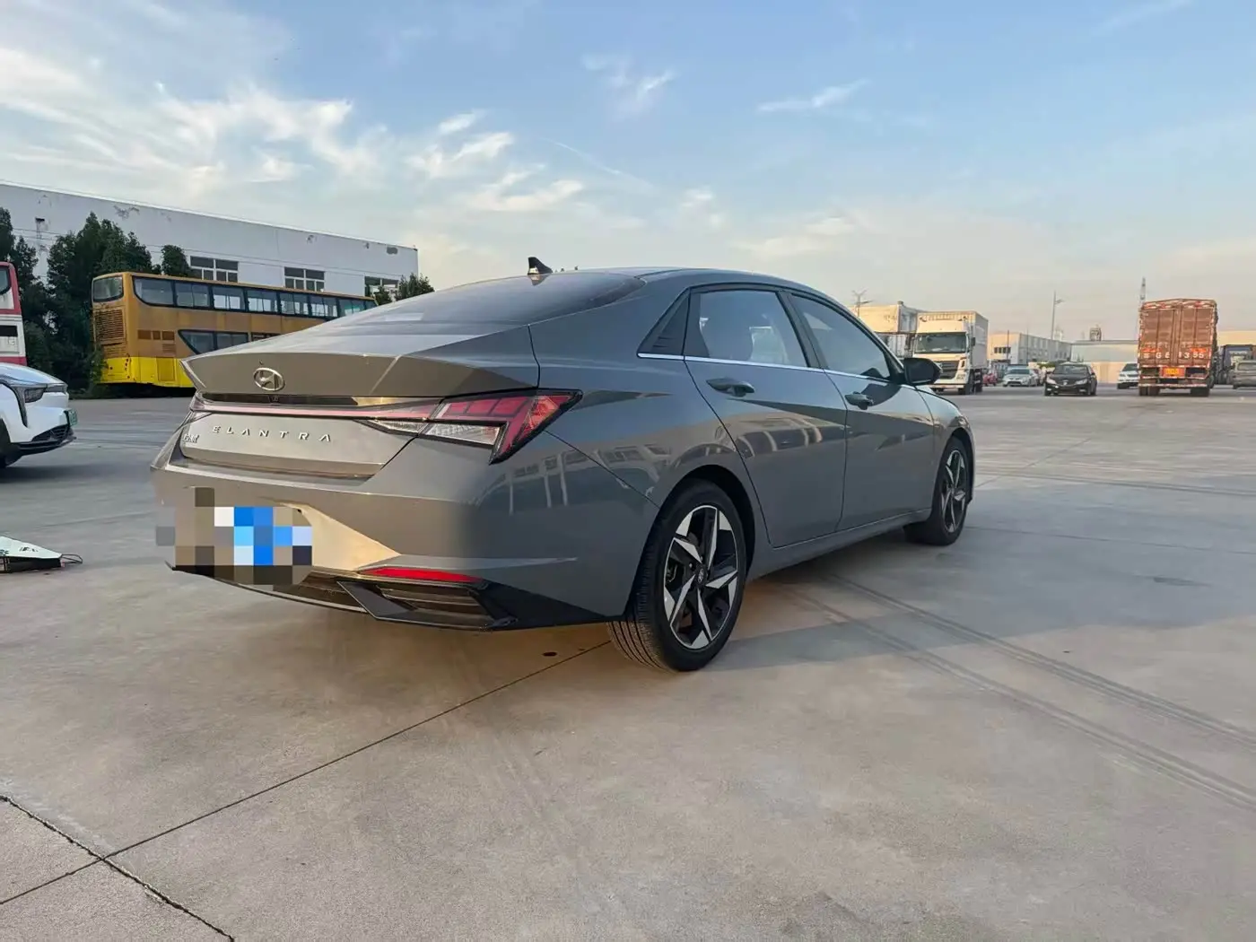 Hyundai Elantra 2022 — Photo 8/8