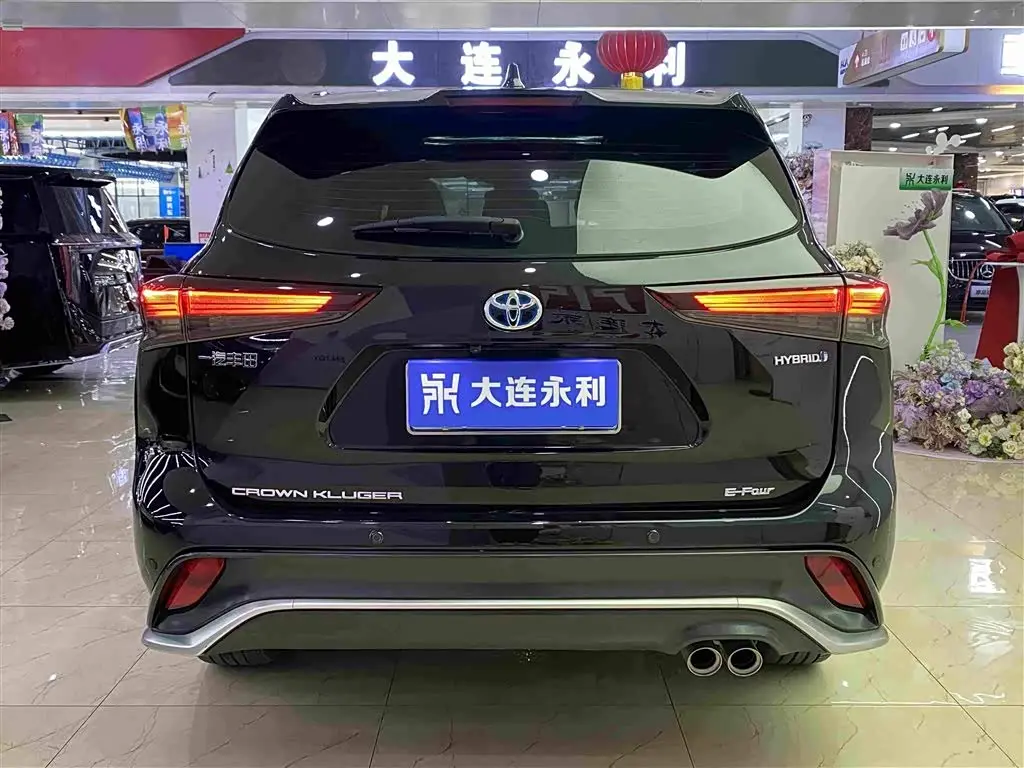 Toyota Crown Kluger 2024 — Photo 16/18