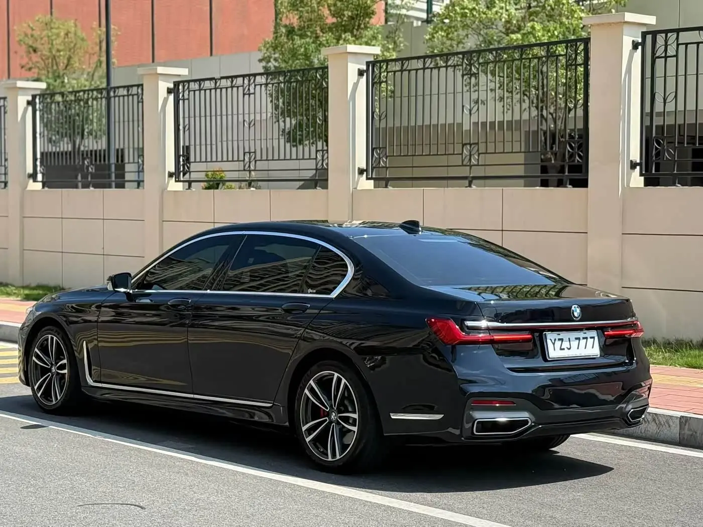 BMW 7 Series 2019 — Photo 4/9