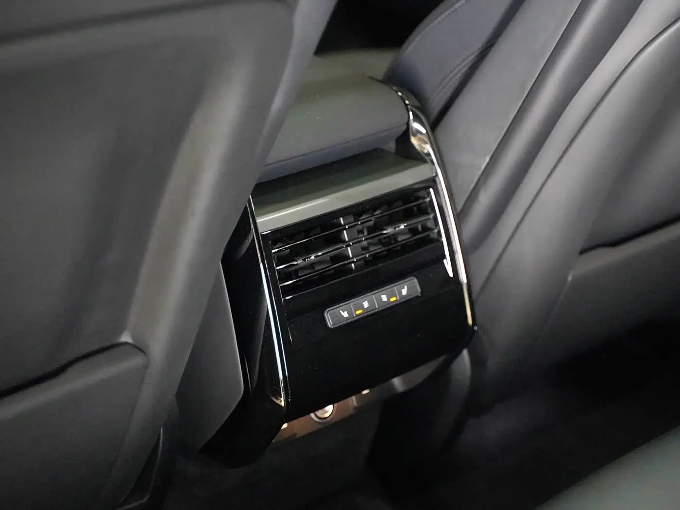 Land Rover Range Rover Sport 2023 — Photo 17/20