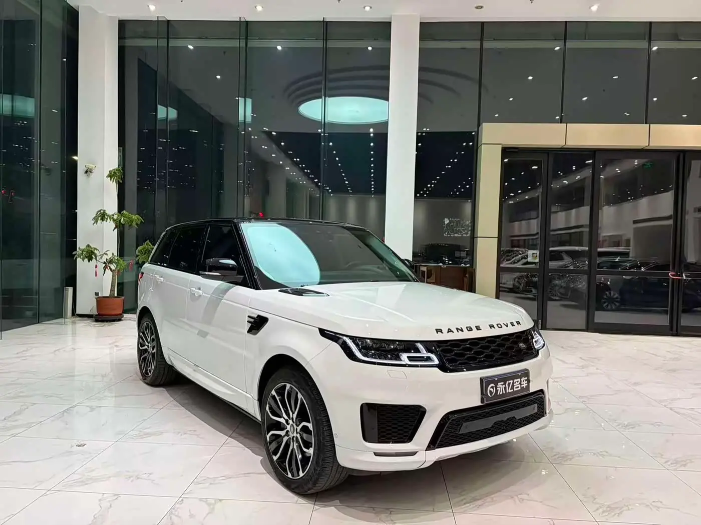 Land Rover Range Rover Sport 2022 — Фото 3/20