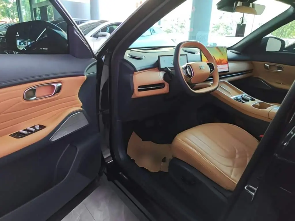 Geely Galaxy Galaxy Starship 7 EM-i 2025 — Фото 16/20