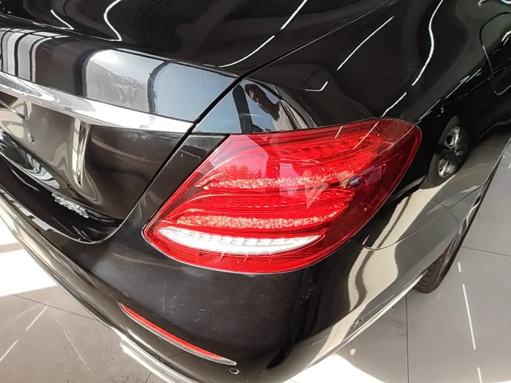 Mercedes-Benz E-Class 2019 — Photo 8/20