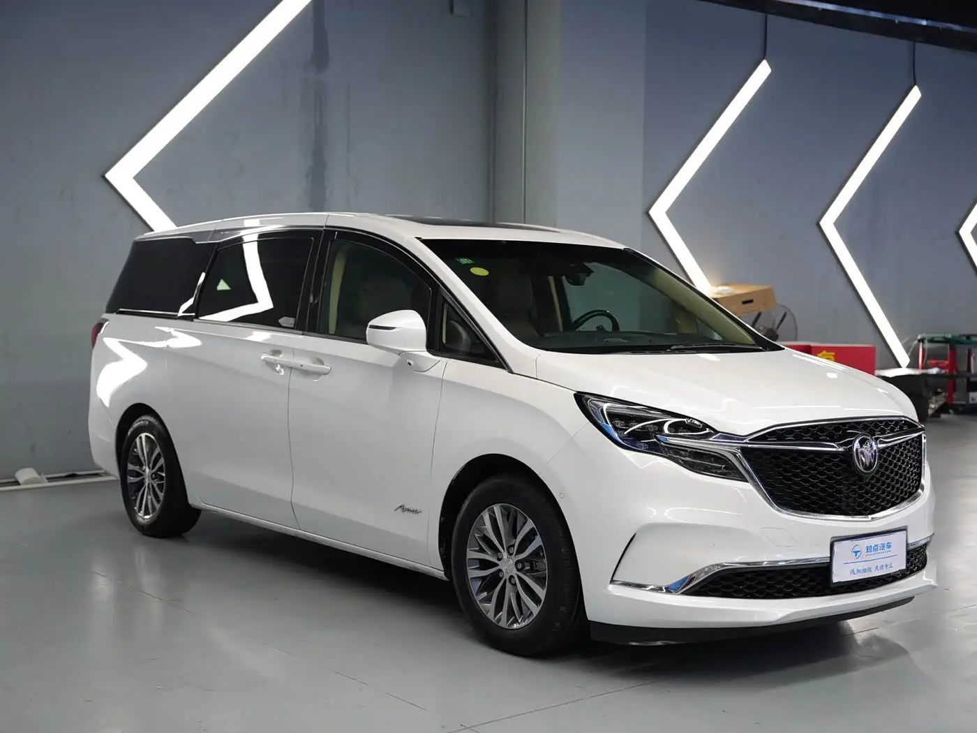 Buick GL8 2021 — ფოტო 2/20