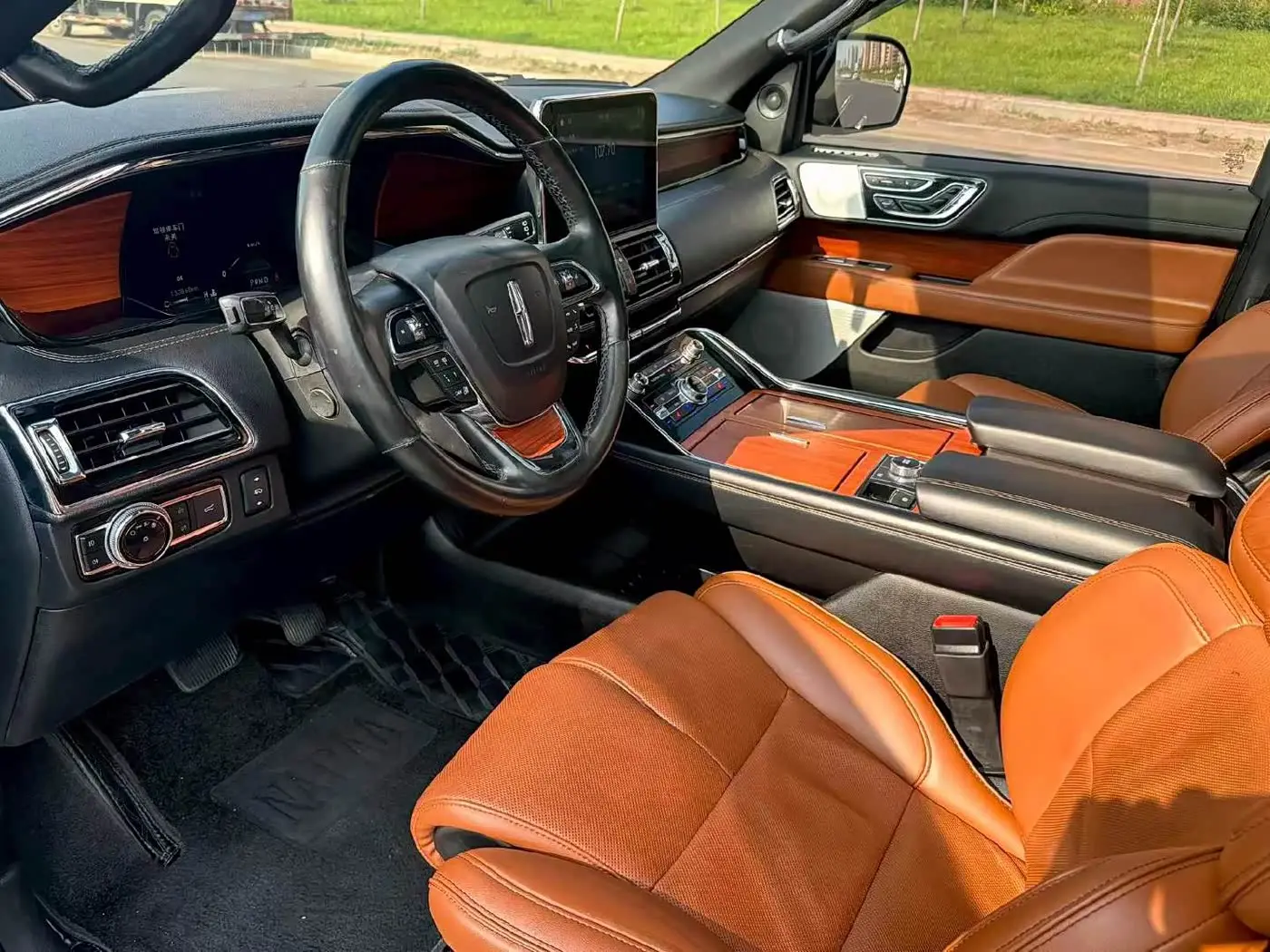 Lincoln Navigator 2018 — Photo 4/9