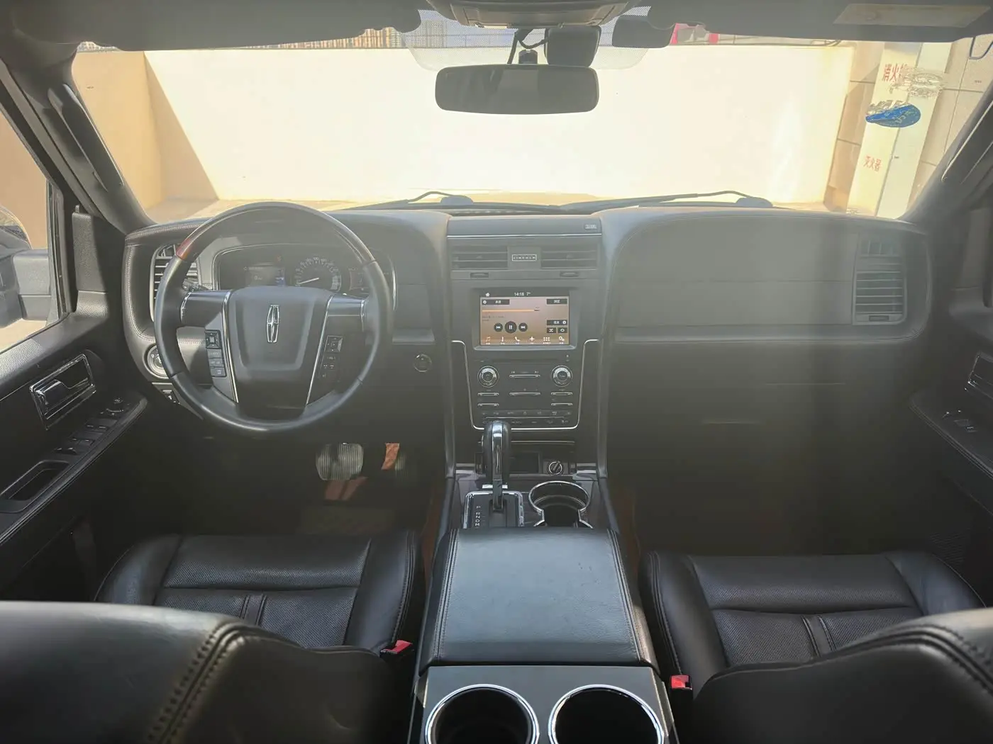 Lincoln Navigator 2018 — Photo 6/16