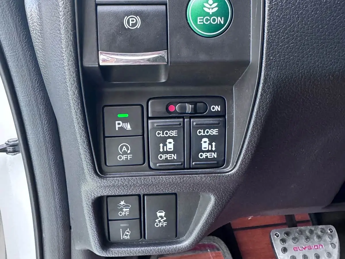 Honda Elysion 2017 — Photo 17/20