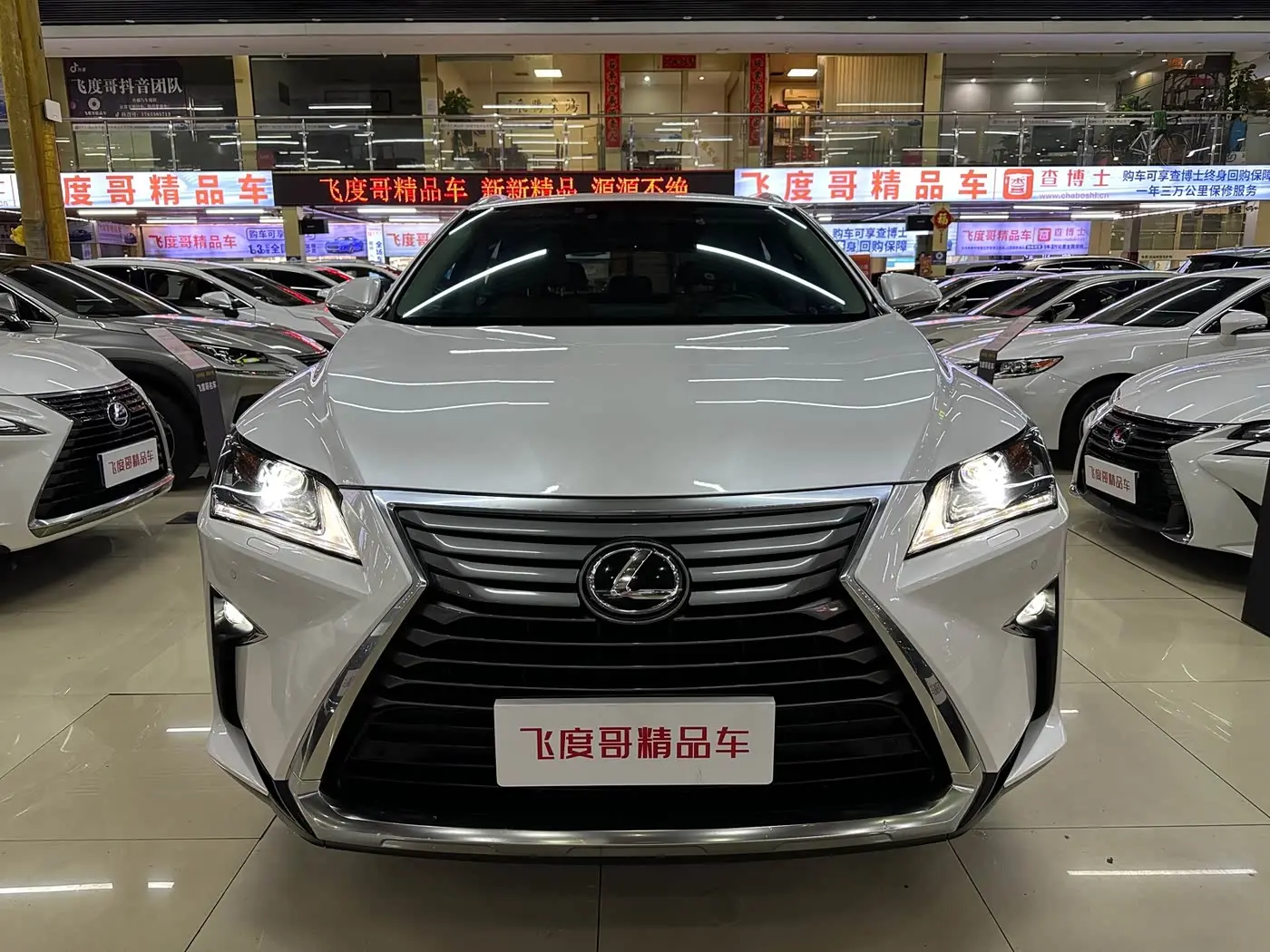 Lexus RX 2018 — Photo 2/20