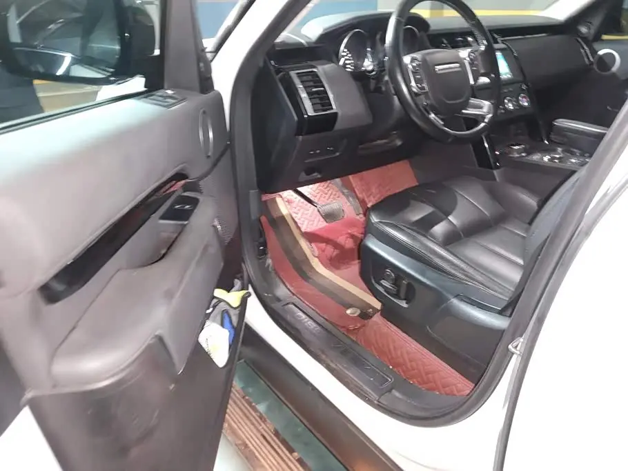 Land Rover Discovery 2018 — Photo 9/16