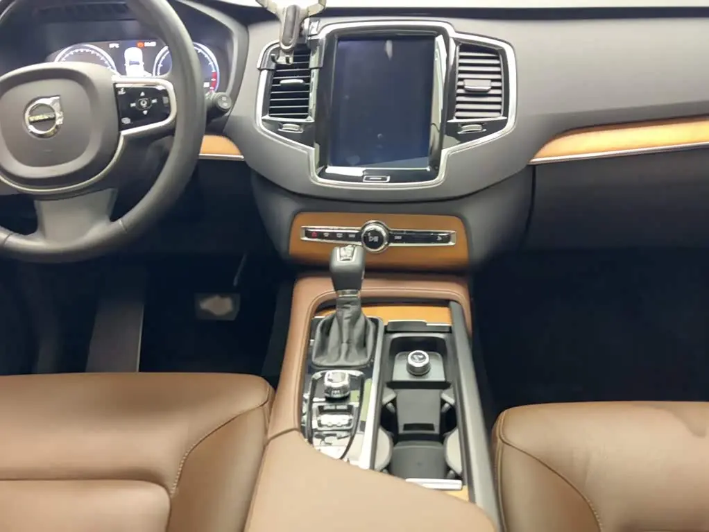 Volvo XC90 2019 — Фото 15/20