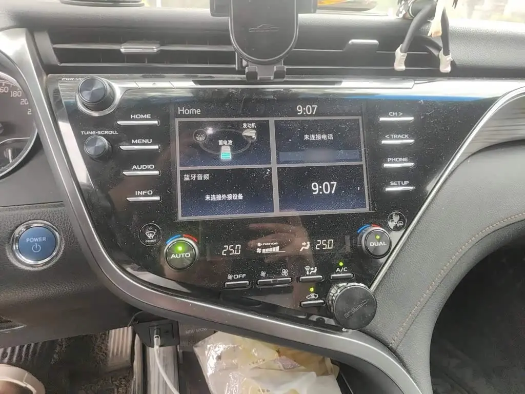 Toyota Camry 2018 — Photo 6/20