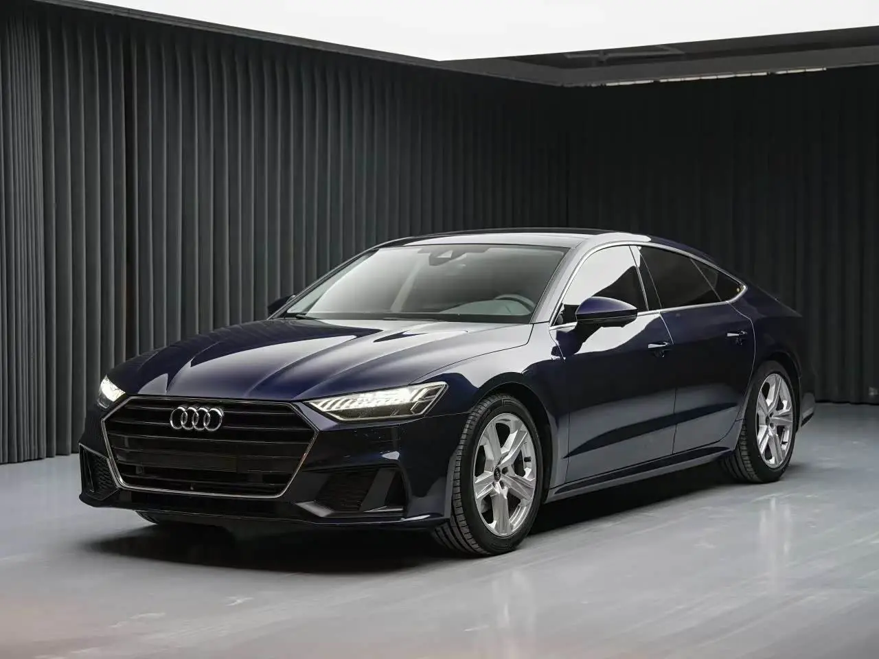 Audi A7 2021 — Фото 1/9