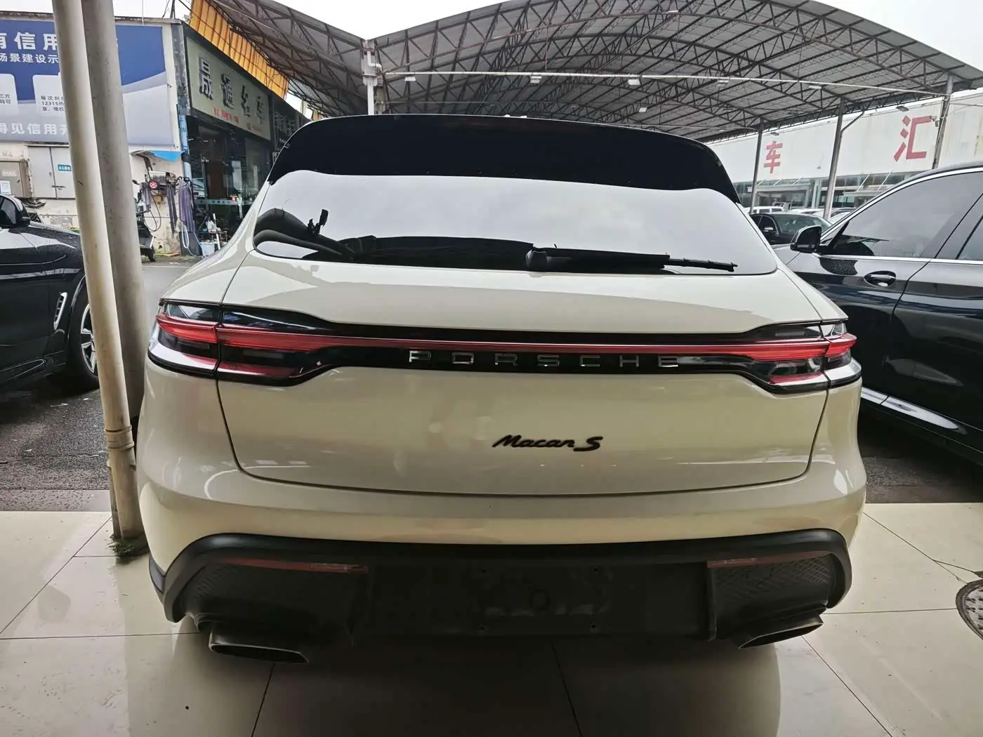 Porsche Macan 2022 — Photo 6/8