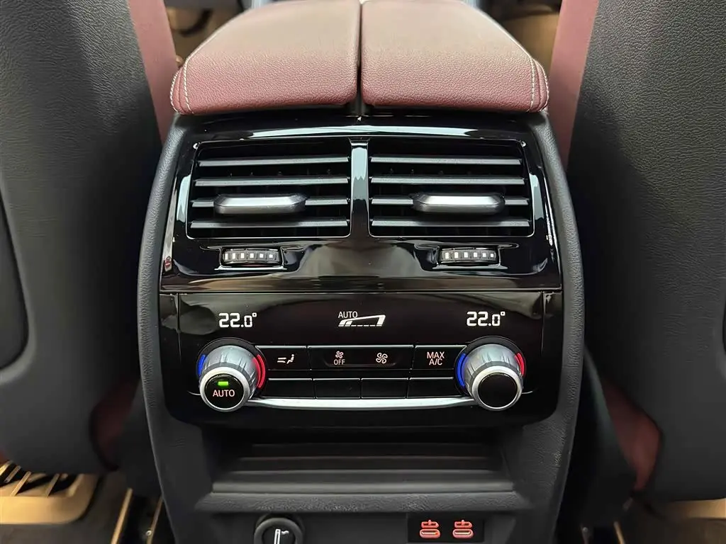 BMW 5 Series 2021 — Photo 10/17
