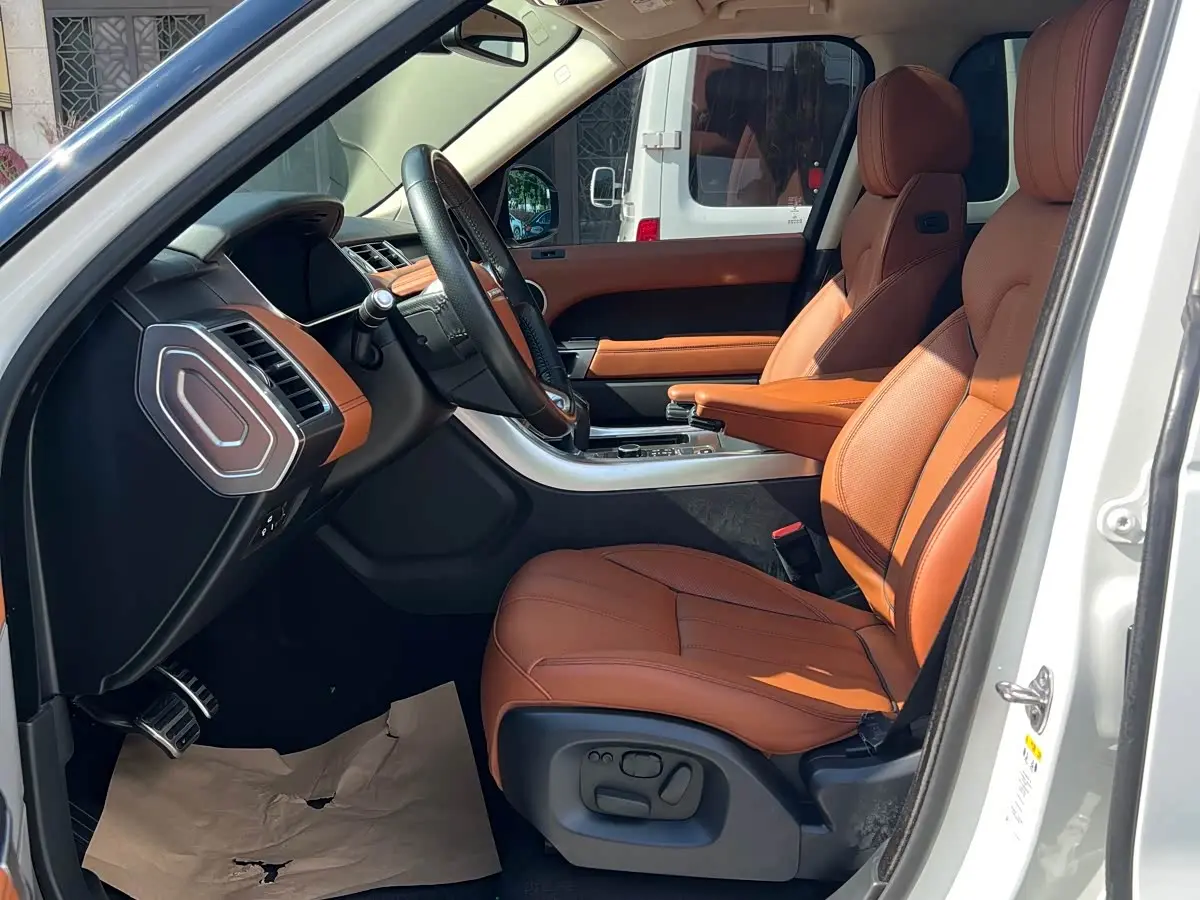 Land Rover Range Rover Sport 2015 — Photo 6/18
