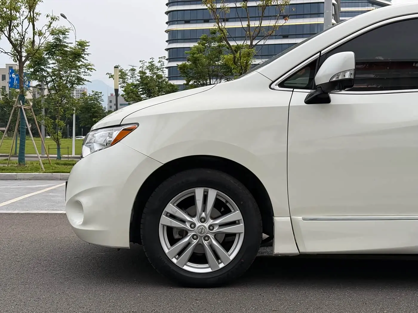 Nissan Quest 2017 — Photo 5/18