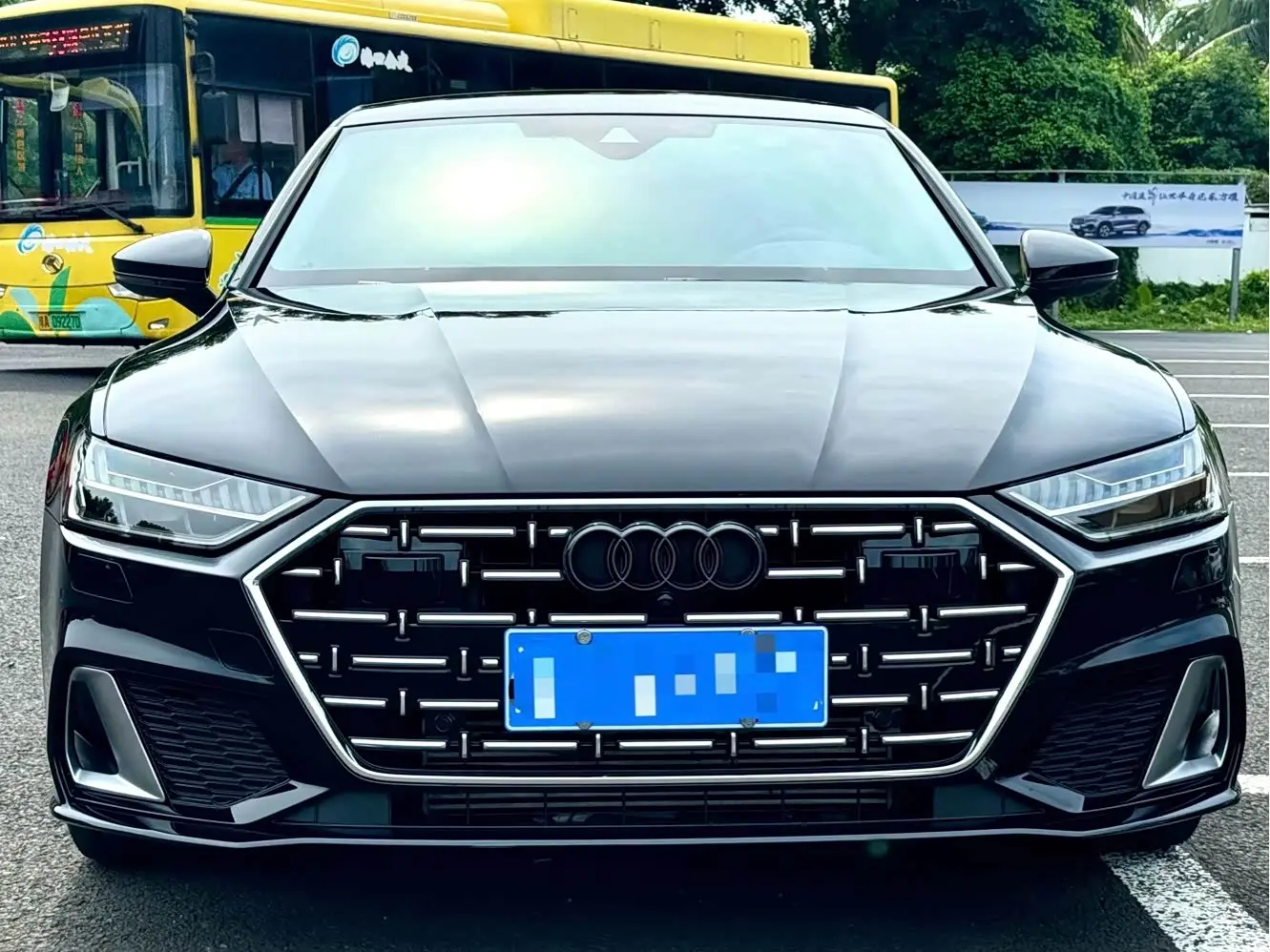 Audi A7L 2024 — Photo 2/9