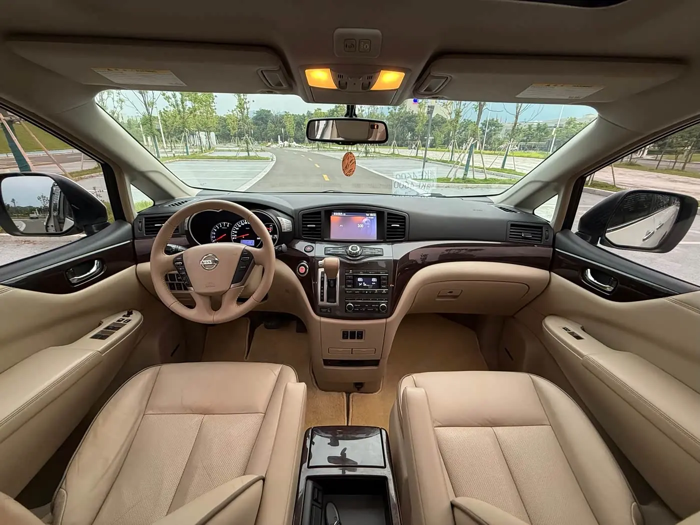 Nissan Quest 2017 — Photo 7/18