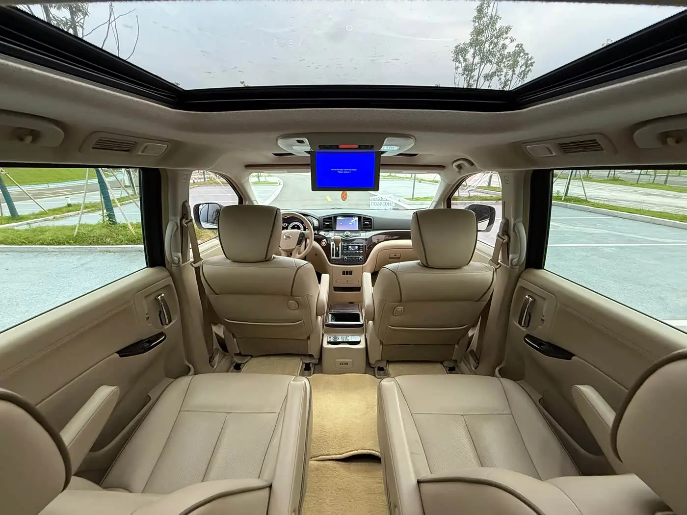 Nissan Quest 2017 — Photo 10/18