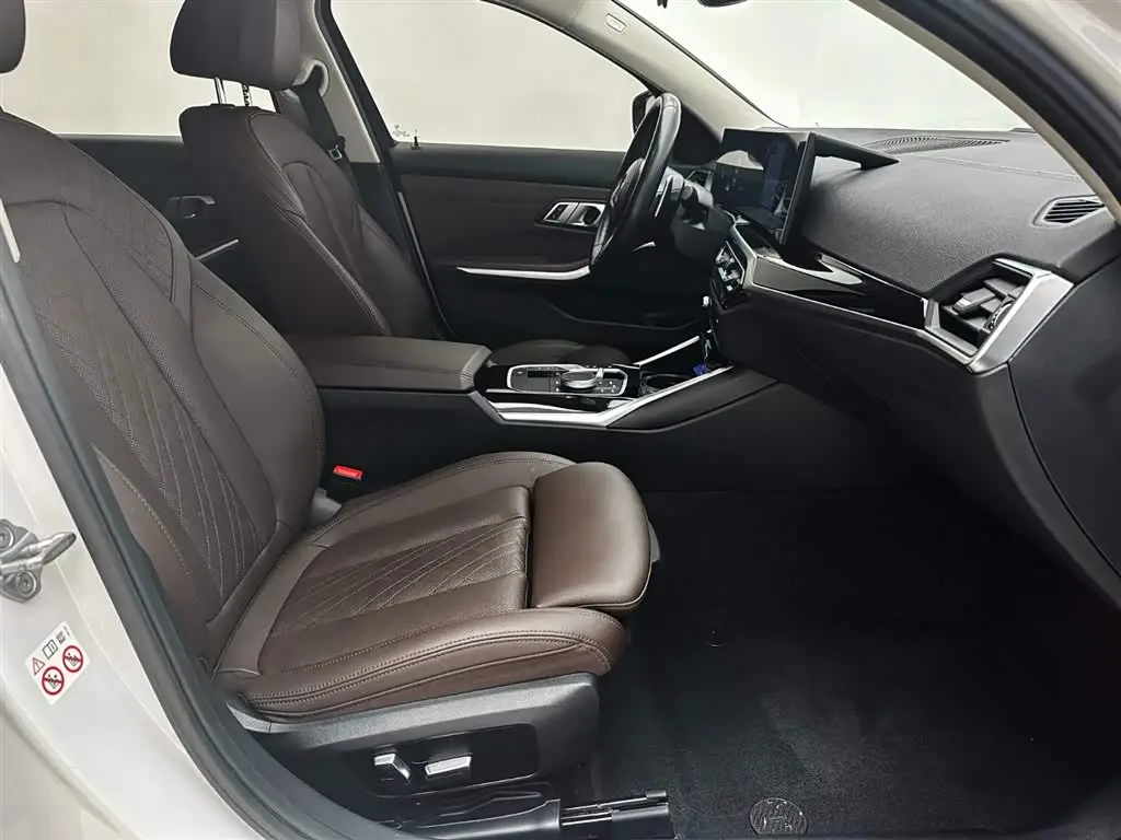 BMW 3 Series 2022 — Photo 12/20