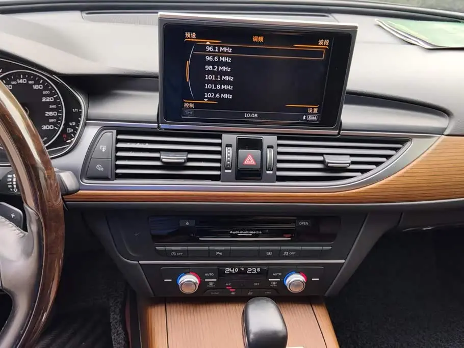 Audi A6L 2018 — Şəkil 13/16