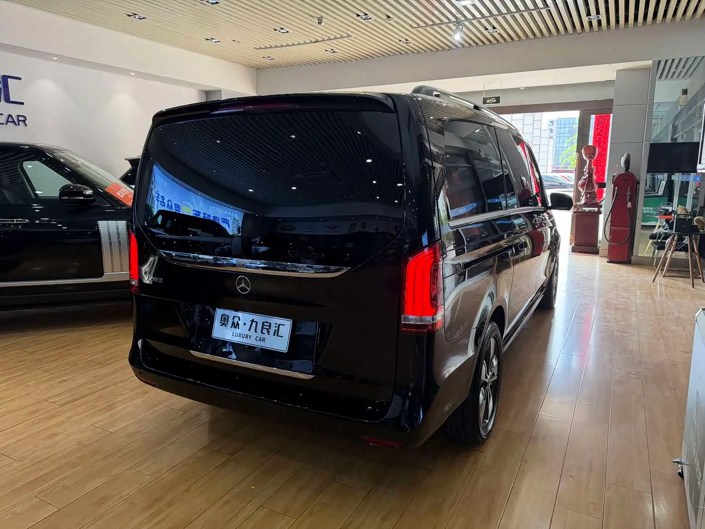 Mercedes-Benz V-Class 2020 — Photo 14/16