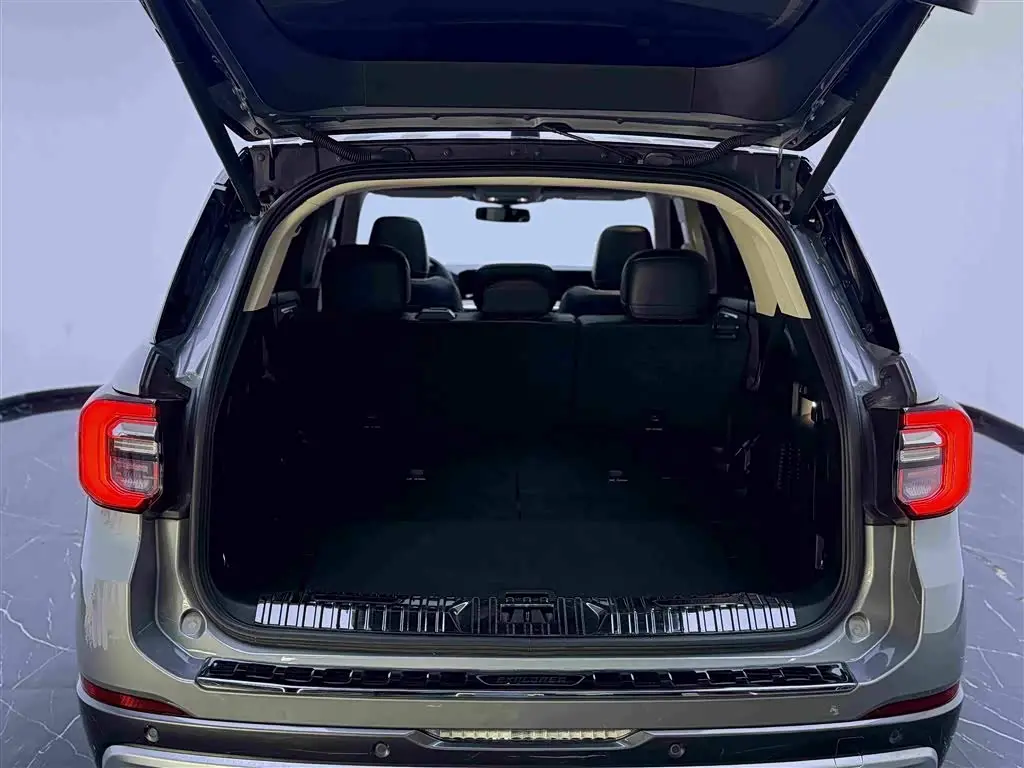 Ford Explorer 2023 — Photo 7/20