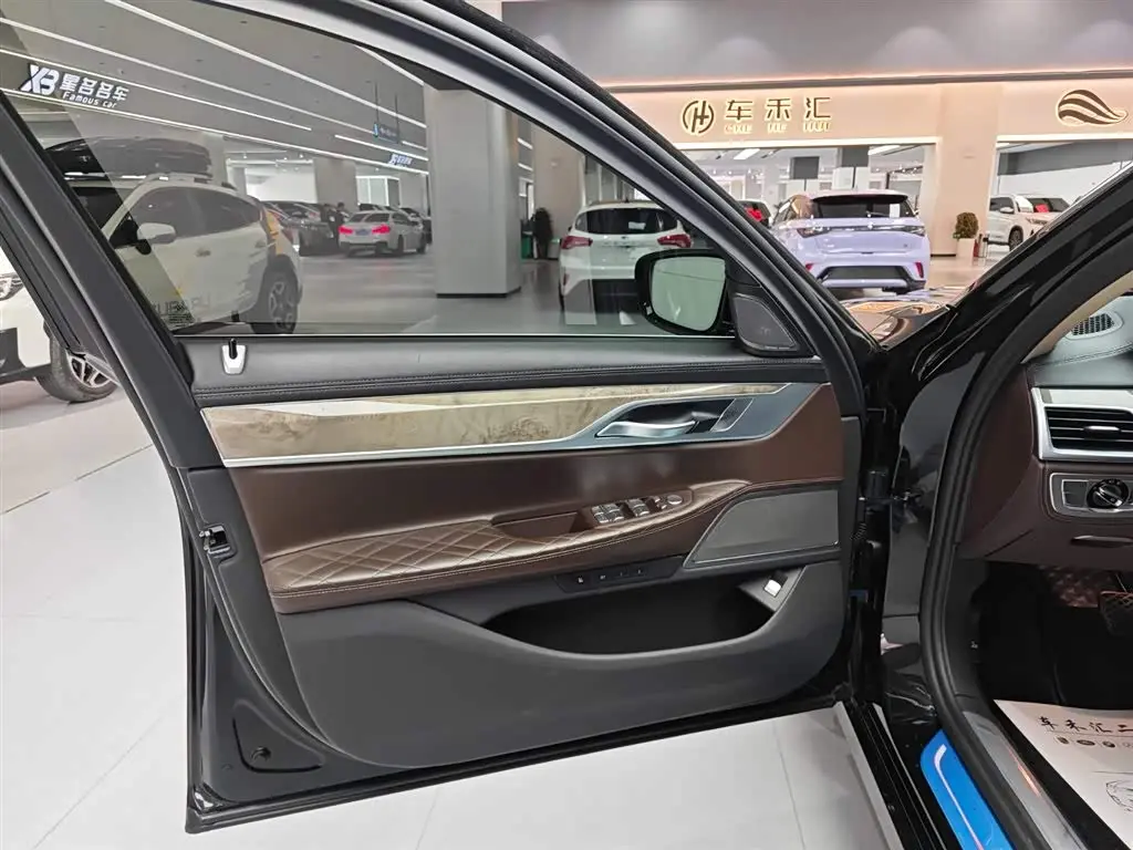 BMW 7 Series 2022 — Photo 5/14