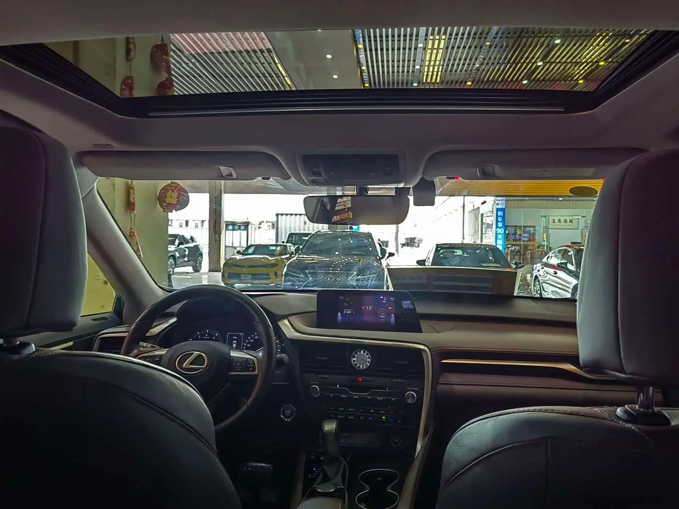 Lexus RX 2019 — Photo 4/17