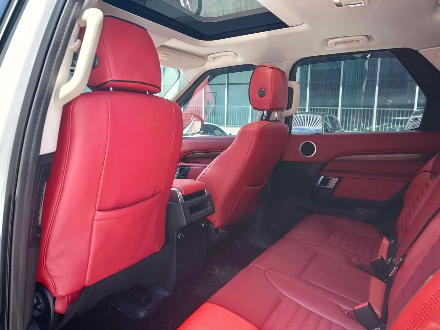 Land Rover Discovery 2020 — Photo 10/20