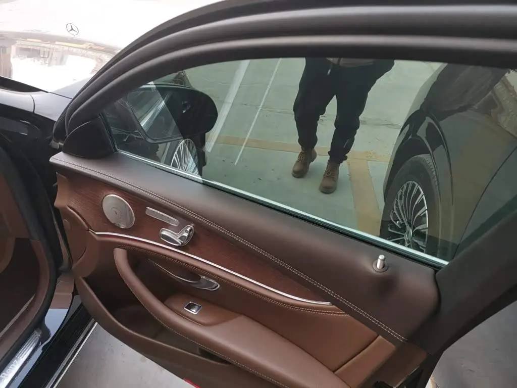 Mercedes-Benz E-Class 2022 — Photo 19/20