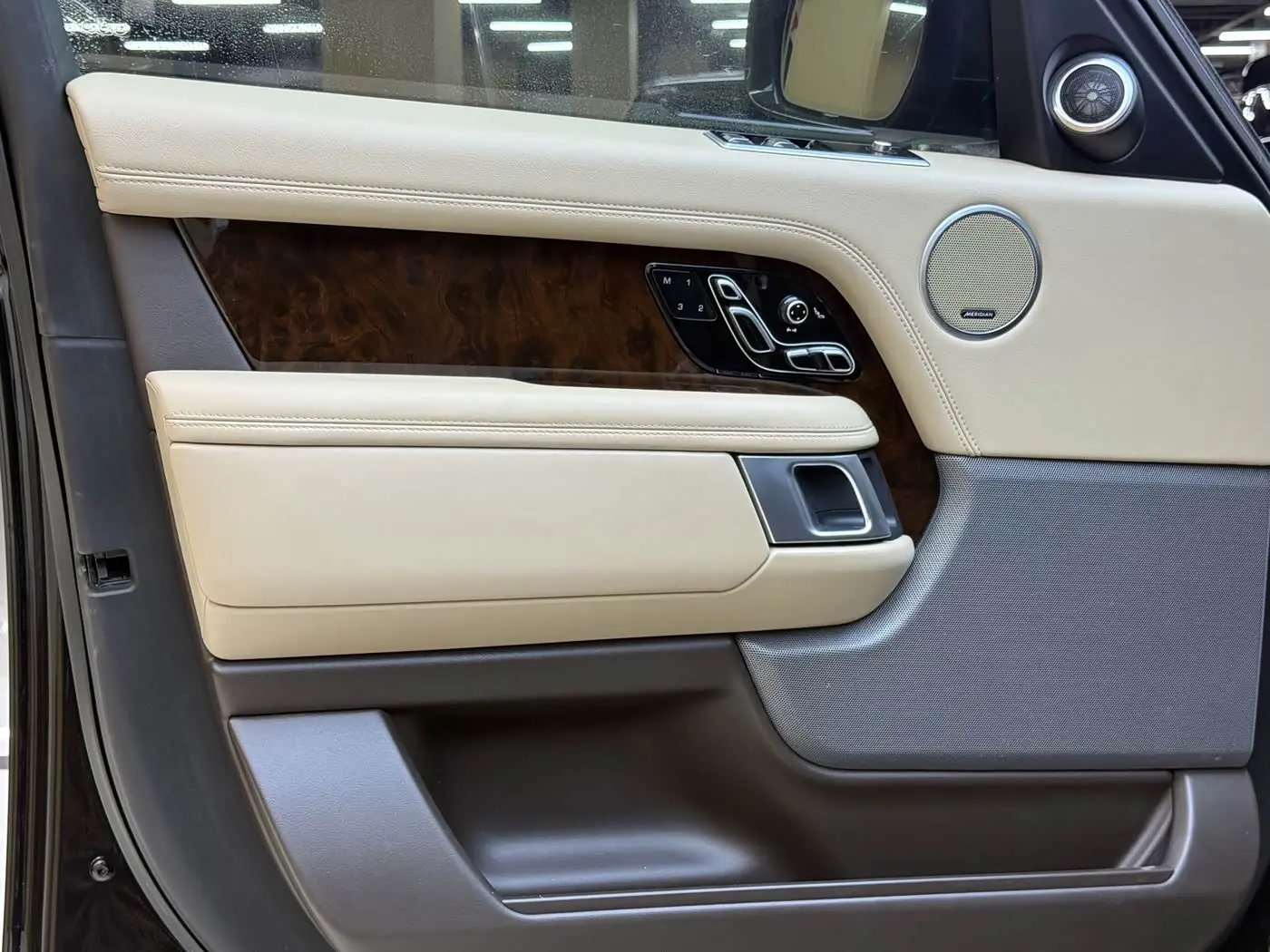 Land Rover Range Rover 2022 — Photo 6/14