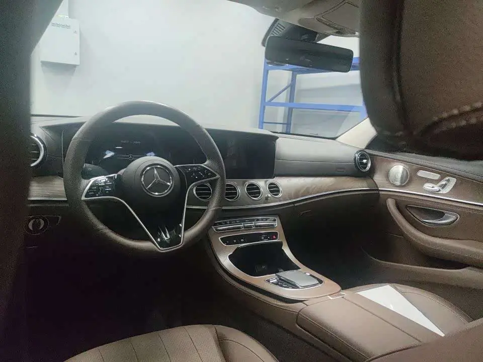 Mercedes-Benz E-Class 2022 — Photo 8/9
