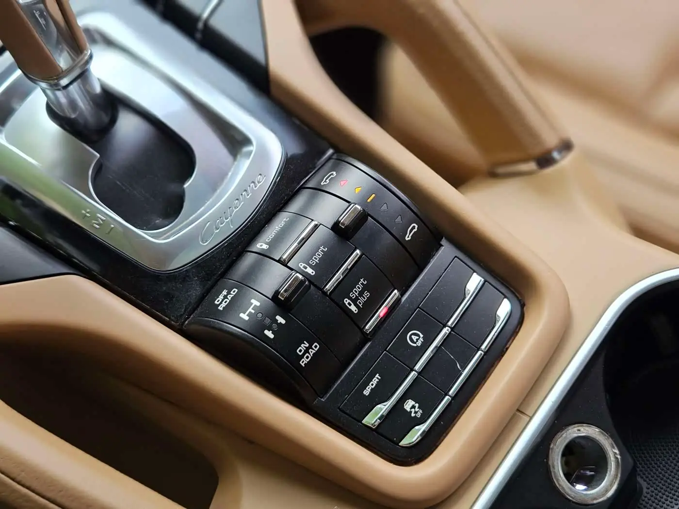 Porsche Cayenne 2015 — Фото 19/20