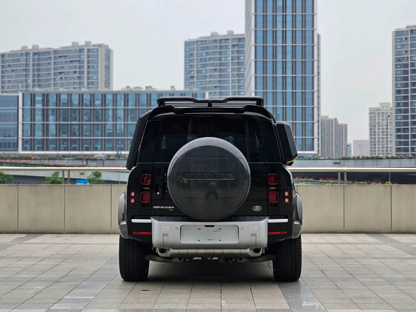 Land Rover Defender 2023 — Photo 4/14