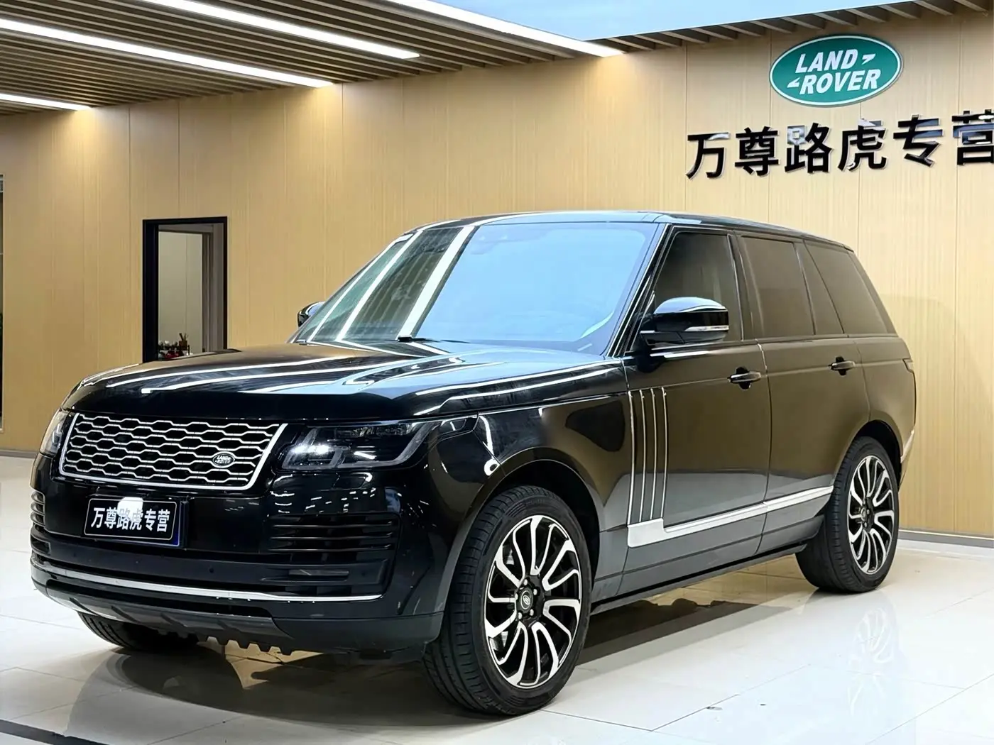 Land Rover Range Rover 2022 — Photo 1/14
