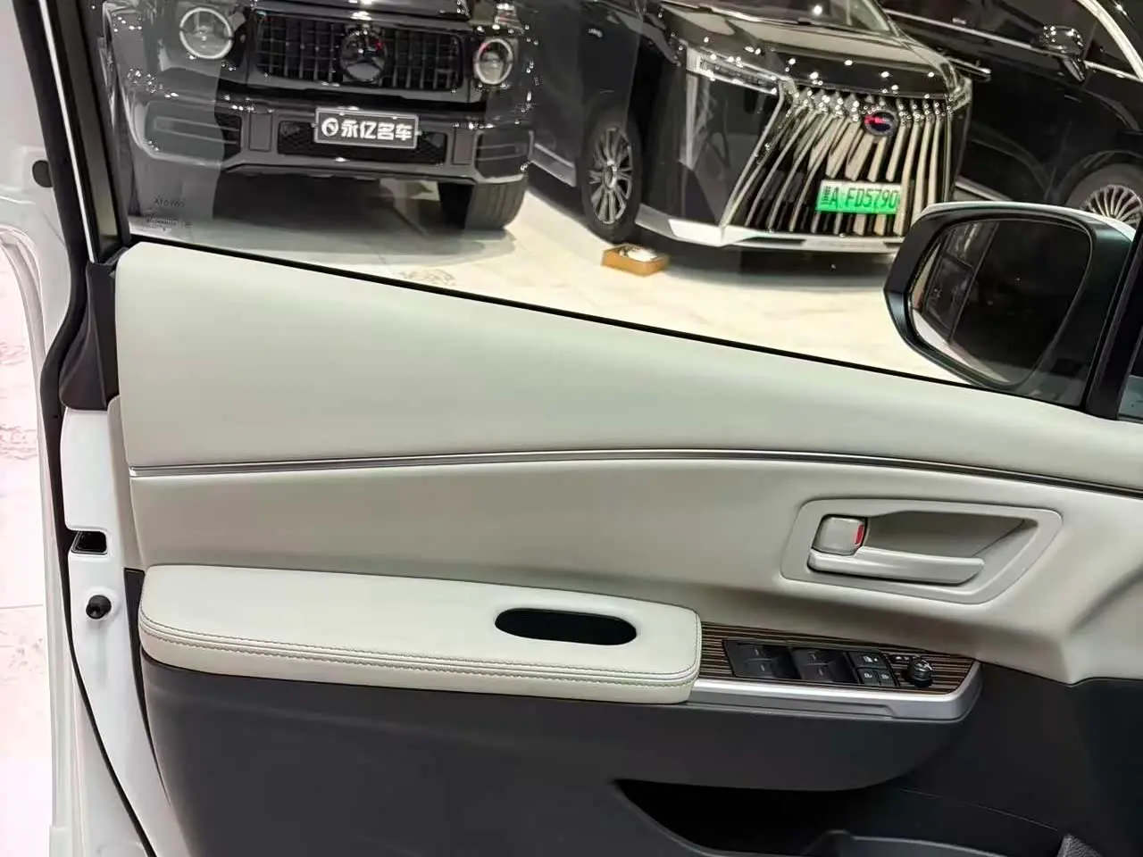 Toyota Sienna 2026 — Photo 6/15