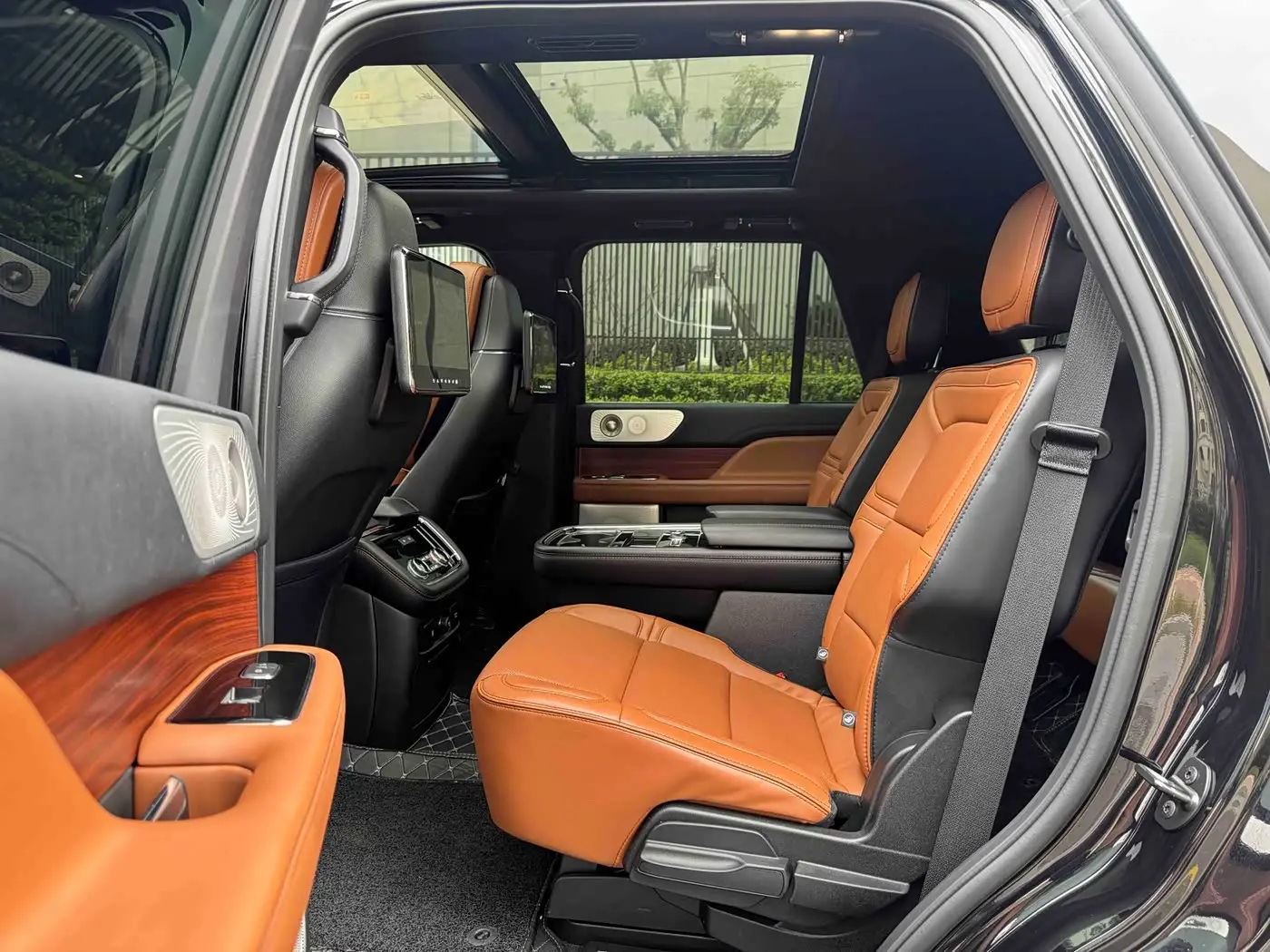 Lincoln Navigator 2019 — Photo 6/16