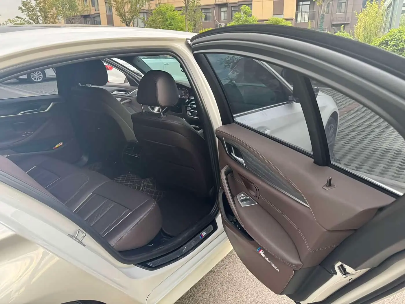 BMW 5 Series 2021 — Photo 6/10