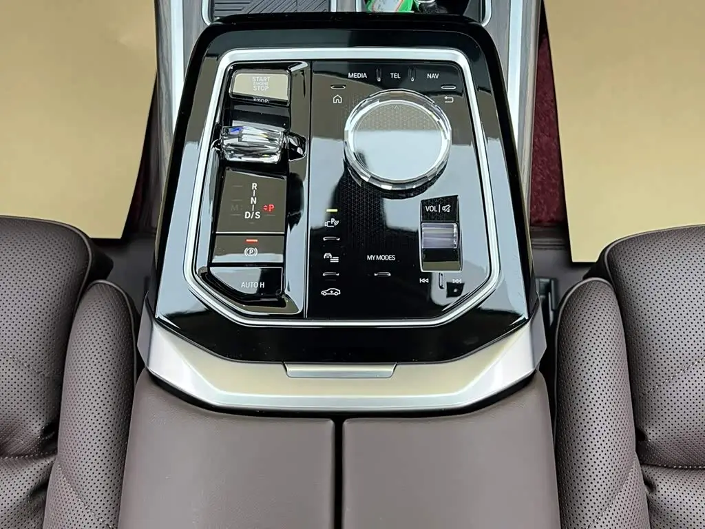 BMW 7 Series 2023 — Фото 15/20