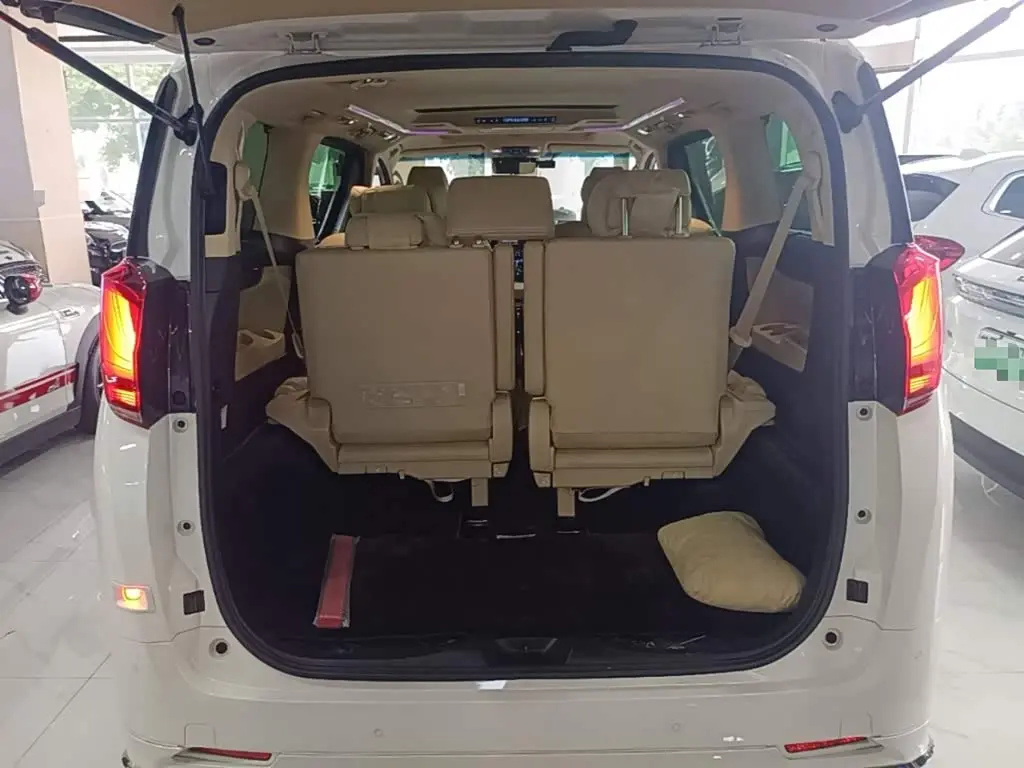 Toyota Alphard 2023 — Фото 19/20