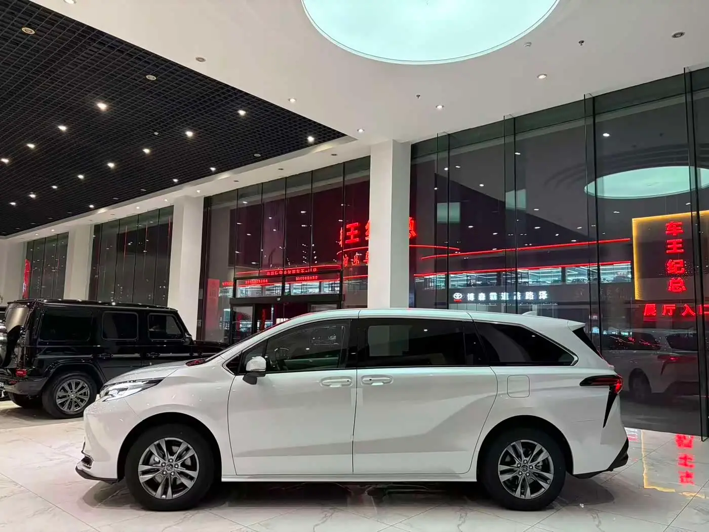 Toyota Sienna 2026 — Photo 5/15