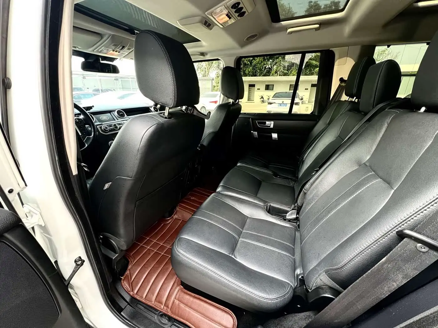 Land Rover Discovery 2016 — Photo 9/12