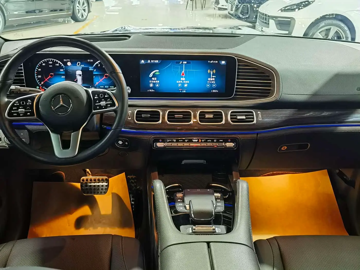 Mercedes-Benz GLS 2022 — Photo 7/19