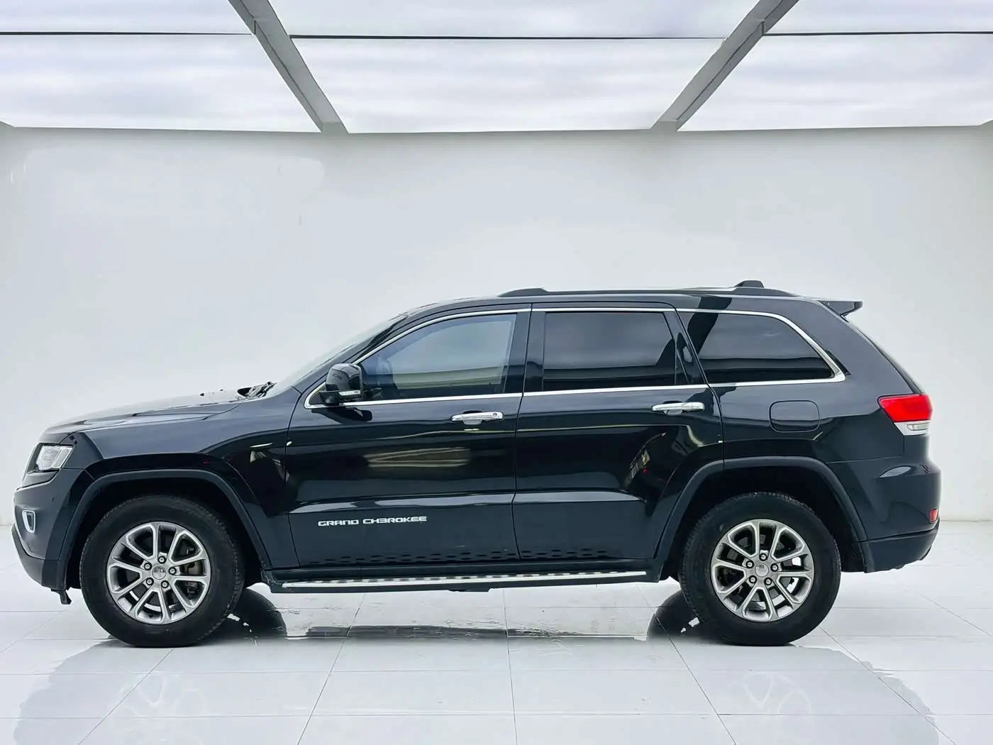 Jeep Grand Cherokee 2016 — Фото 4/17